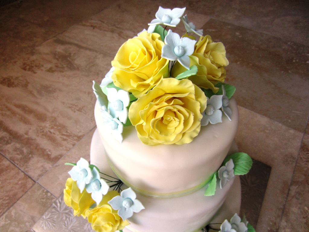 Citrus Spice Bakery Yellow Rose Wedding Cake